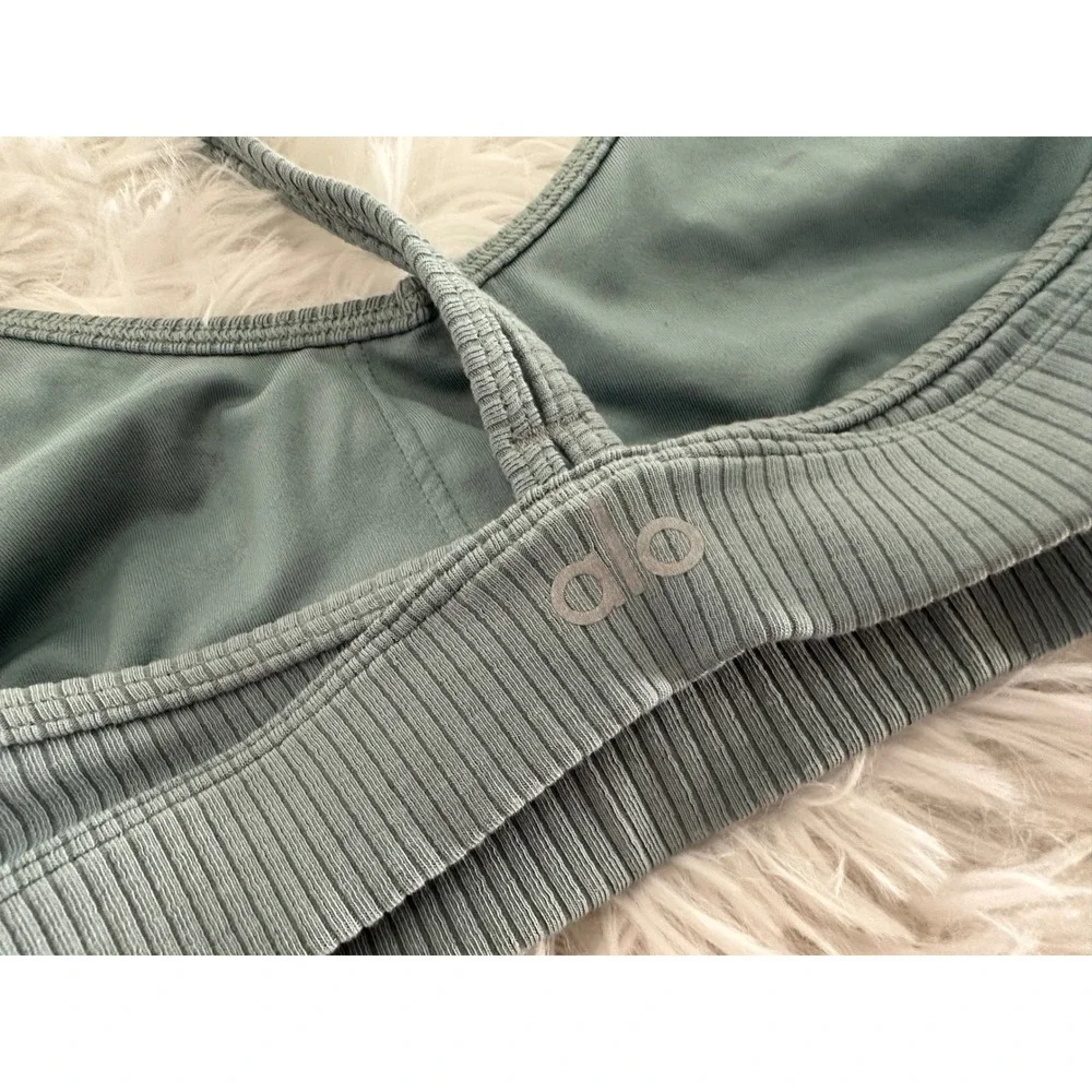 Alo Yoga ribbed sports bra Sz‎ M Medium